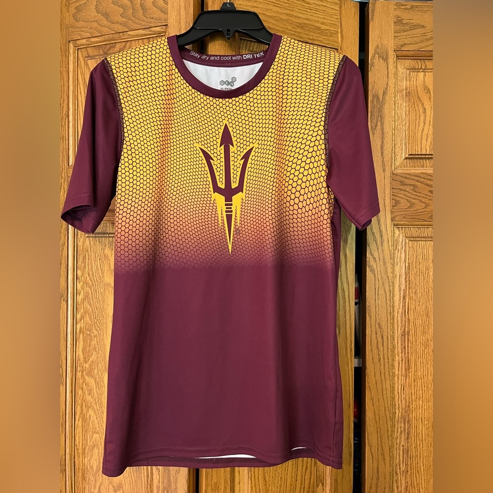 GEN2 - Maroon and Yellow Graphic Men's Shirt